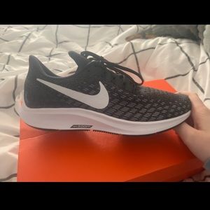 Women’s 7.5 Black Nike Air Zoom Pegasus 35